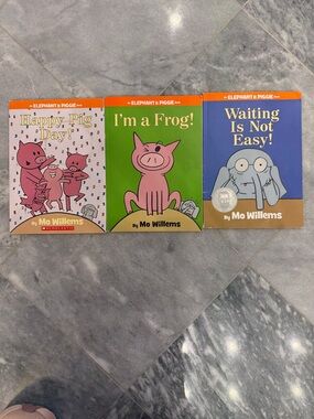 Elephant & Piggie Book Set - Pink, Green, Blue Covers